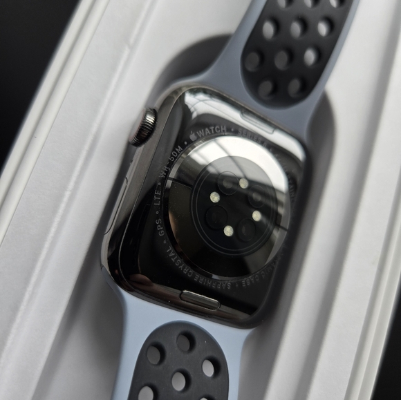 Apple Watch 6 44m Graphite Stainless Steel LTE - Picture 3 of 6